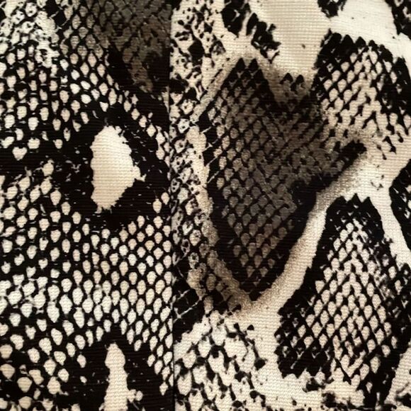 Maggy London Black Snakeskin Print Knit Sheath Dress Womens Size 10 Career - Picture 10 of 10